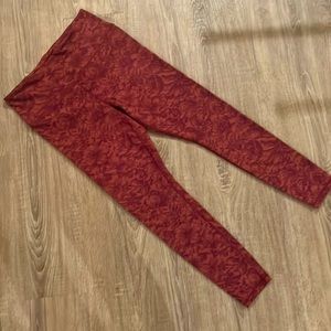 Athleta Elation Texture Tights - maroon yoga pants - Size L